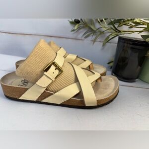 Sofft Sandals Women’s Sz 9.5 Beige Criss Cross Leather Strap Slides